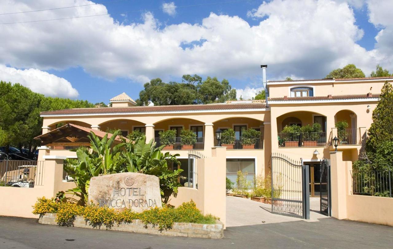 Amareclub Rocca Dorada Hotel Santa Margherita di Pula Bagian luar foto