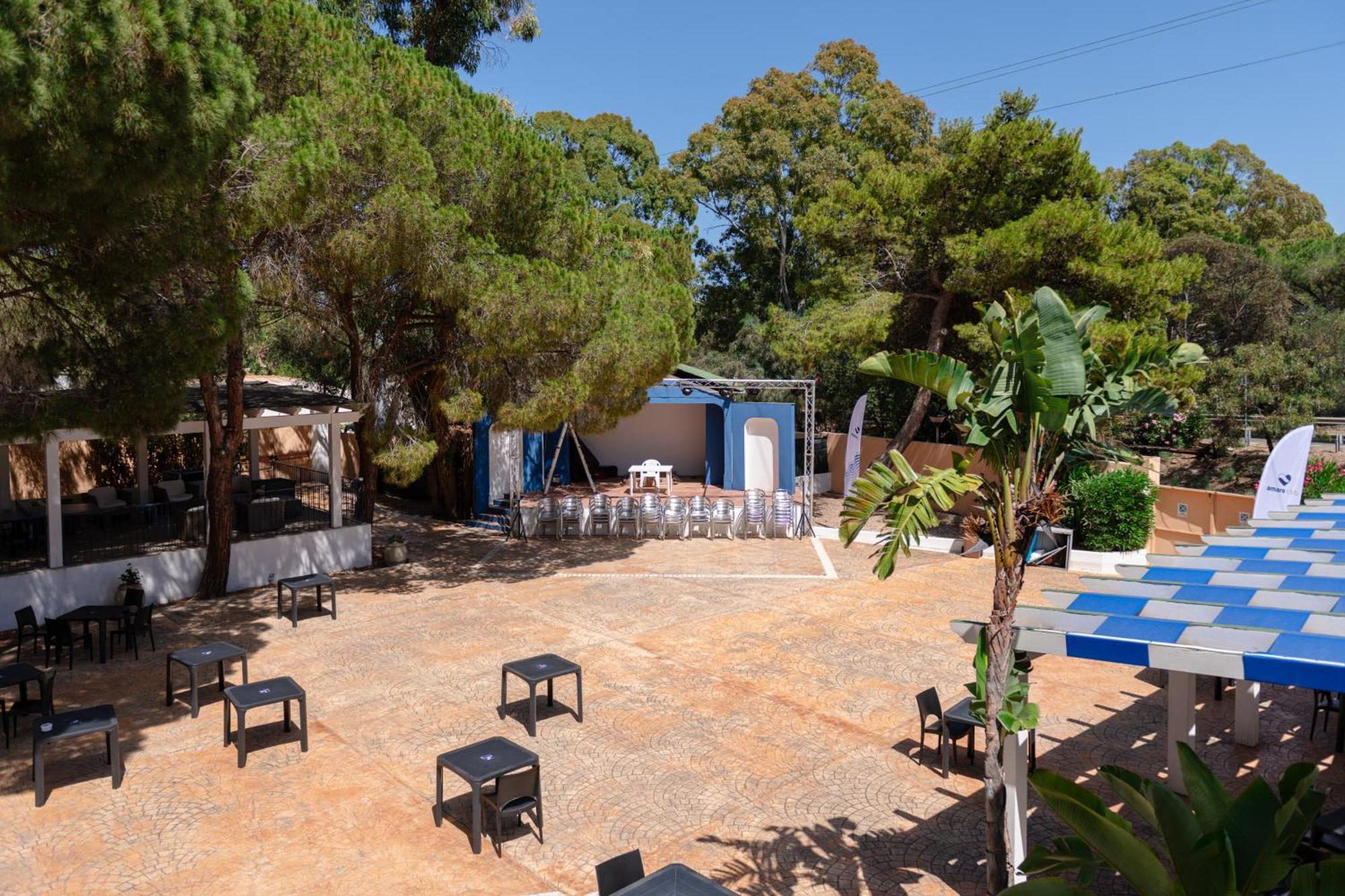 Amareclub Rocca Dorada Hotel Santa Margherita di Pula Bagian luar foto