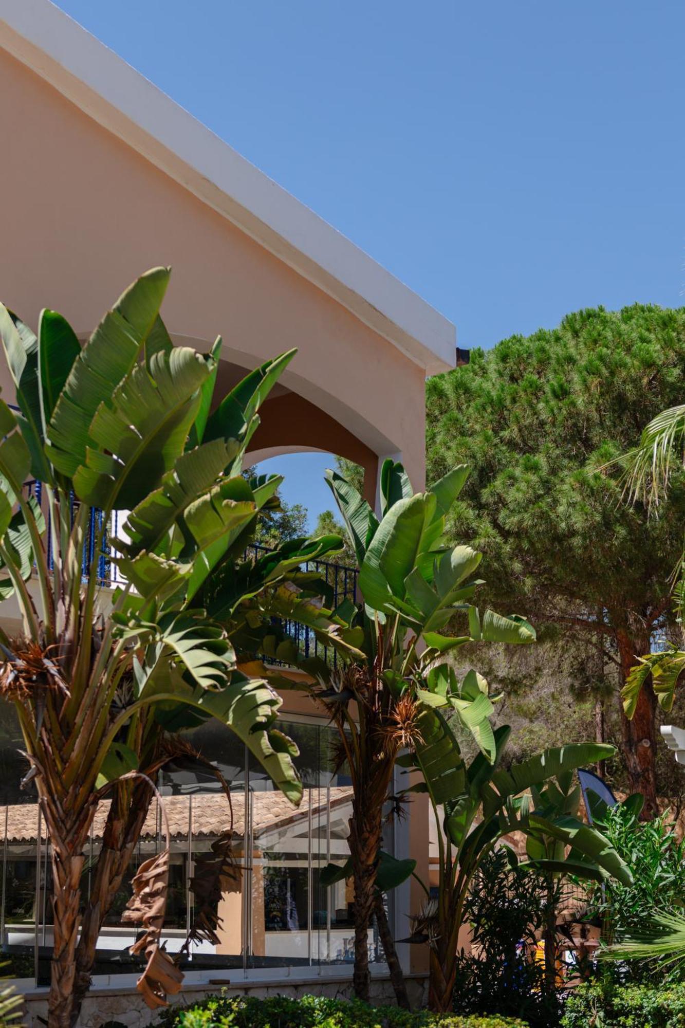 Amareclub Rocca Dorada Hotel Santa Margherita di Pula Bagian luar foto