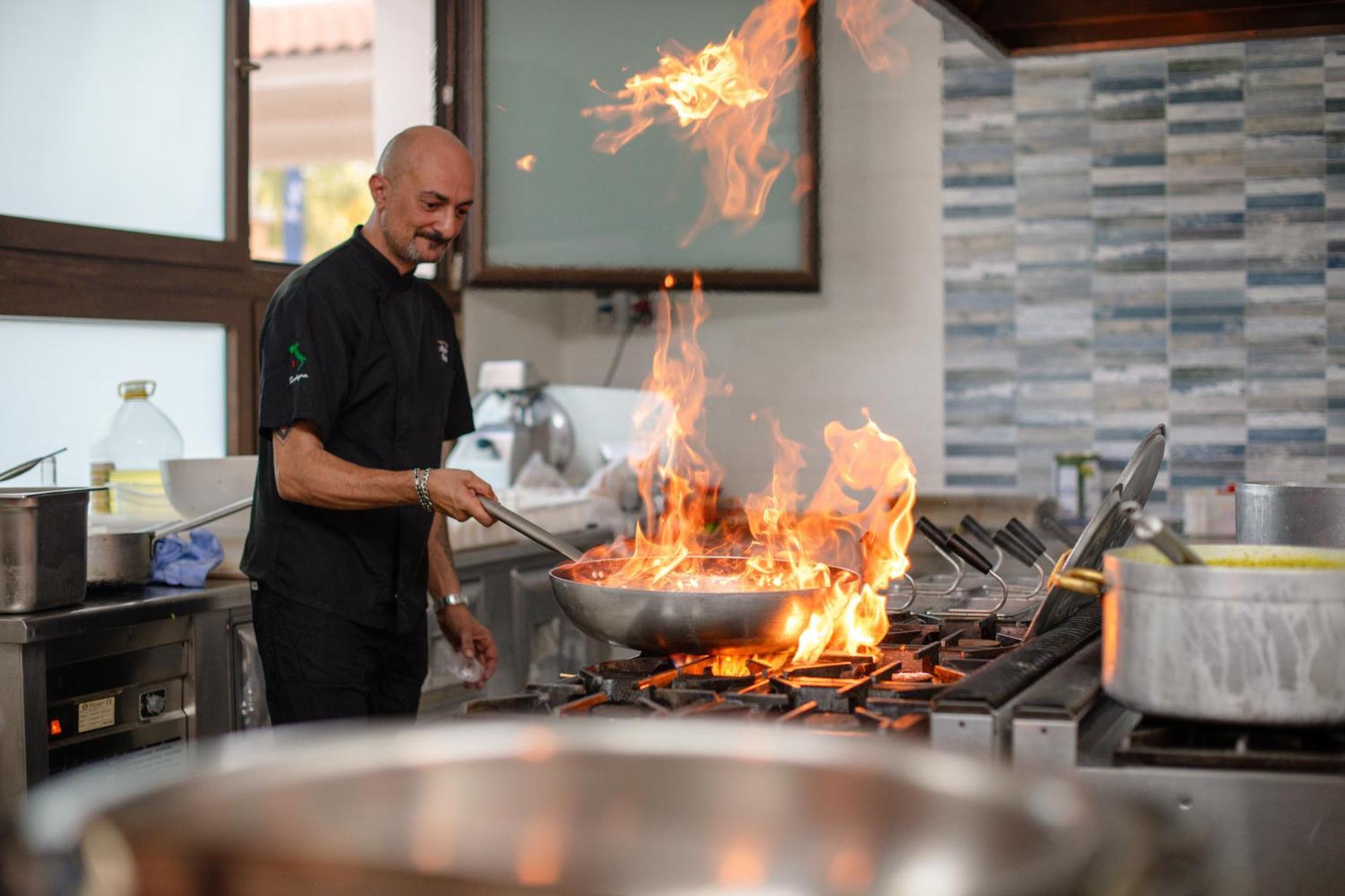Amareclub Rocca Dorada Hotel Santa Margherita di Pula Bagian luar foto