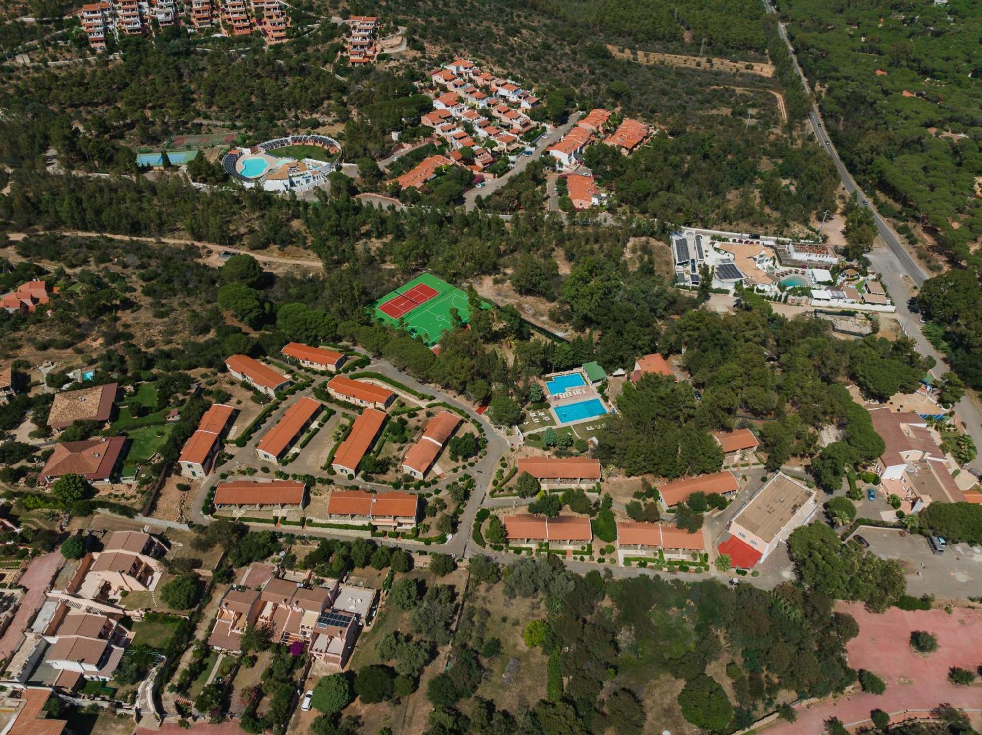 Amareclub Rocca Dorada Hotel Santa Margherita di Pula Bagian luar foto