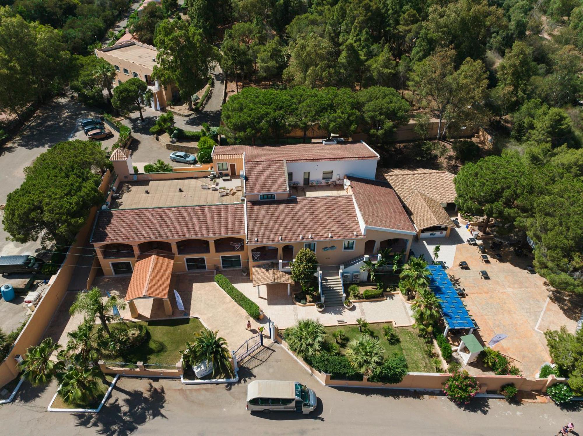 Amareclub Rocca Dorada Hotel Santa Margherita di Pula Bagian luar foto