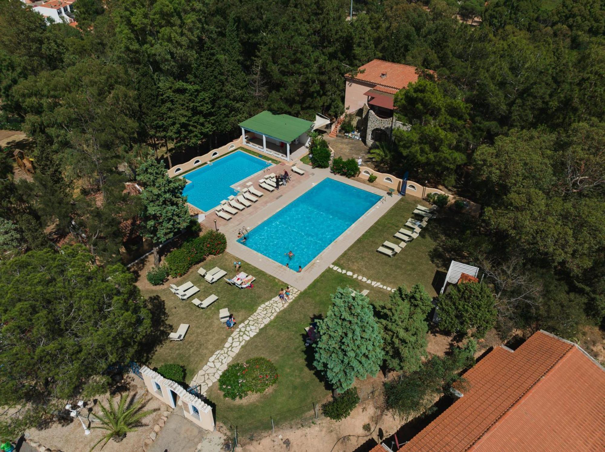 Amareclub Rocca Dorada Hotel Santa Margherita di Pula Bagian luar foto