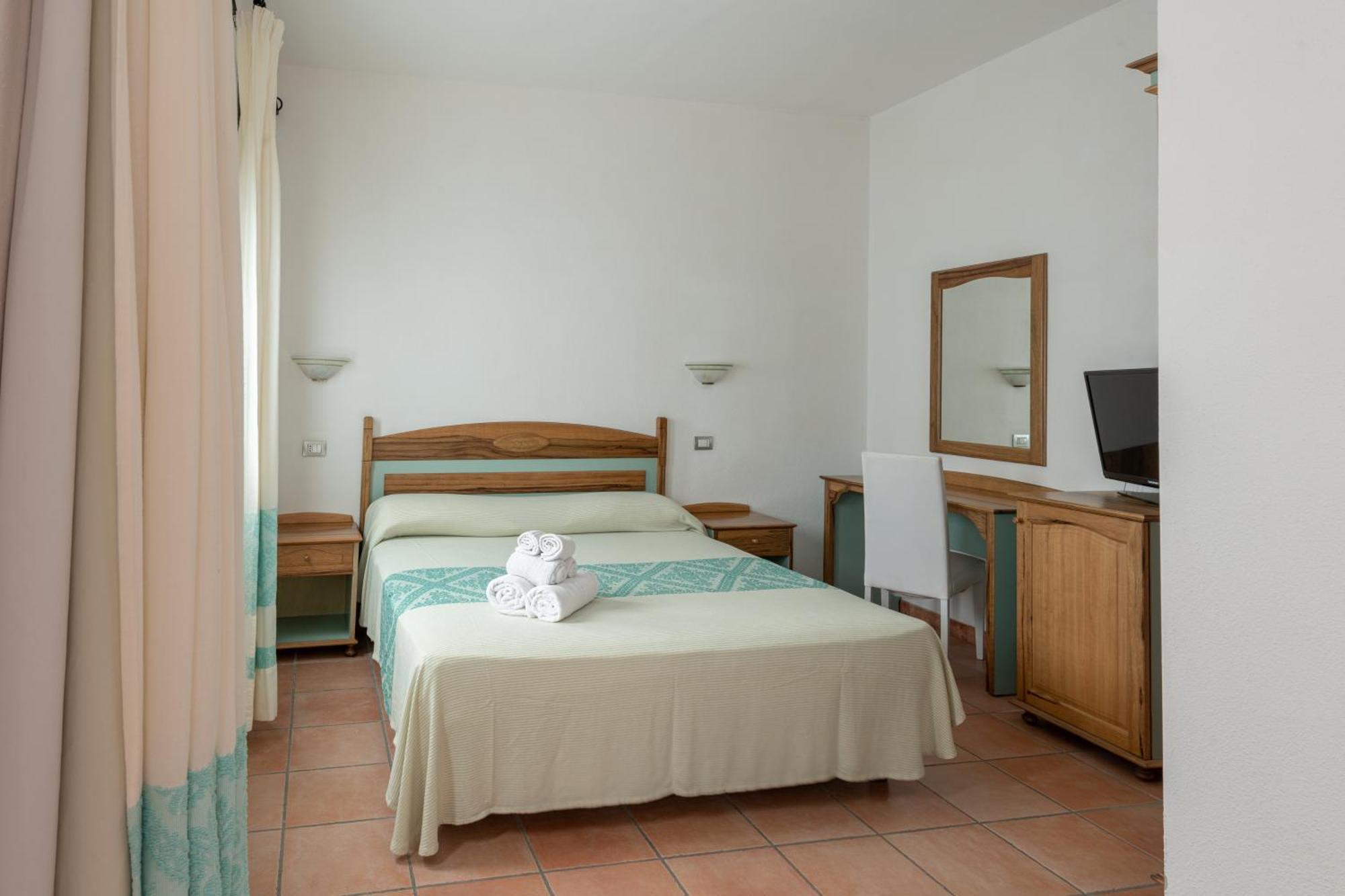 Amareclub Rocca Dorada Hotel Santa Margherita di Pula Bagian luar foto