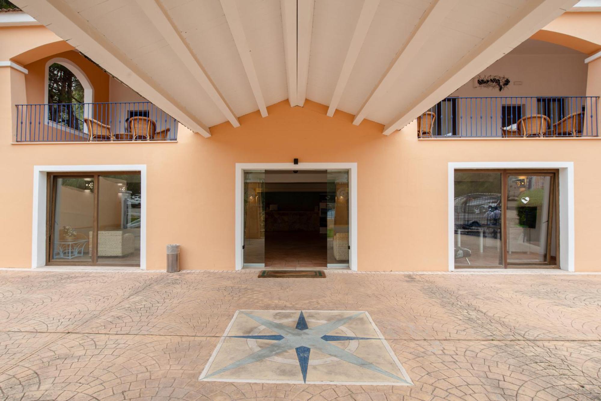 Amareclub Rocca Dorada Hotel Santa Margherita di Pula Bagian luar foto